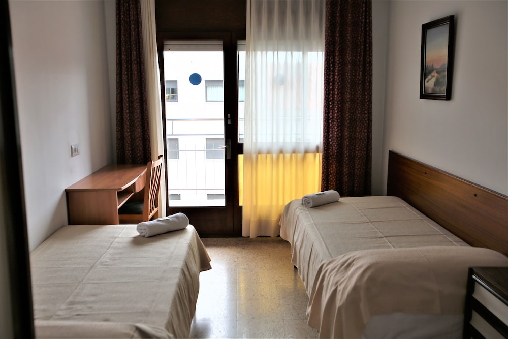 Family Quadruple Room, Multiple Beds photo 3