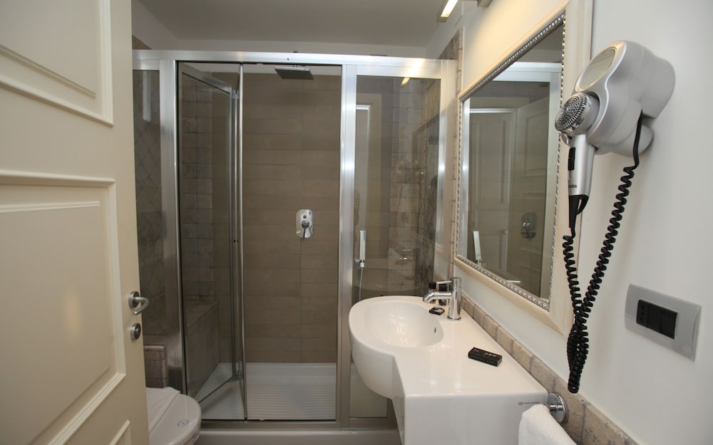 Comfort Triple Room, Partial Sea View - Photo 4