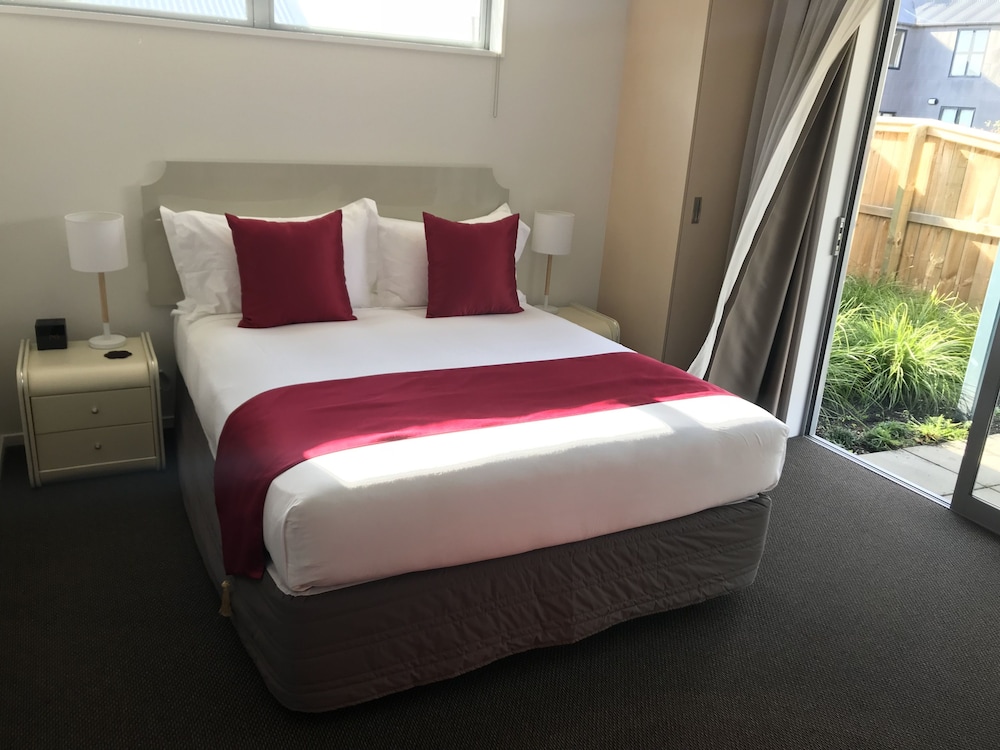 Luxury Studio, Garden View