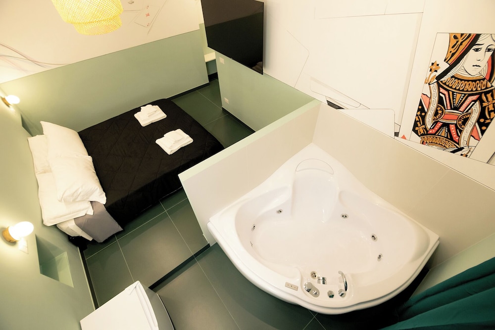 Deluxe Studio Suite, 1 Queen Bed, Non Smoking, Hot Tub