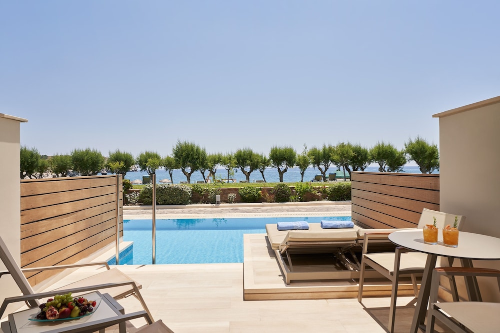 Junior Suite Beach Front Swim up Sea View - Photo 4