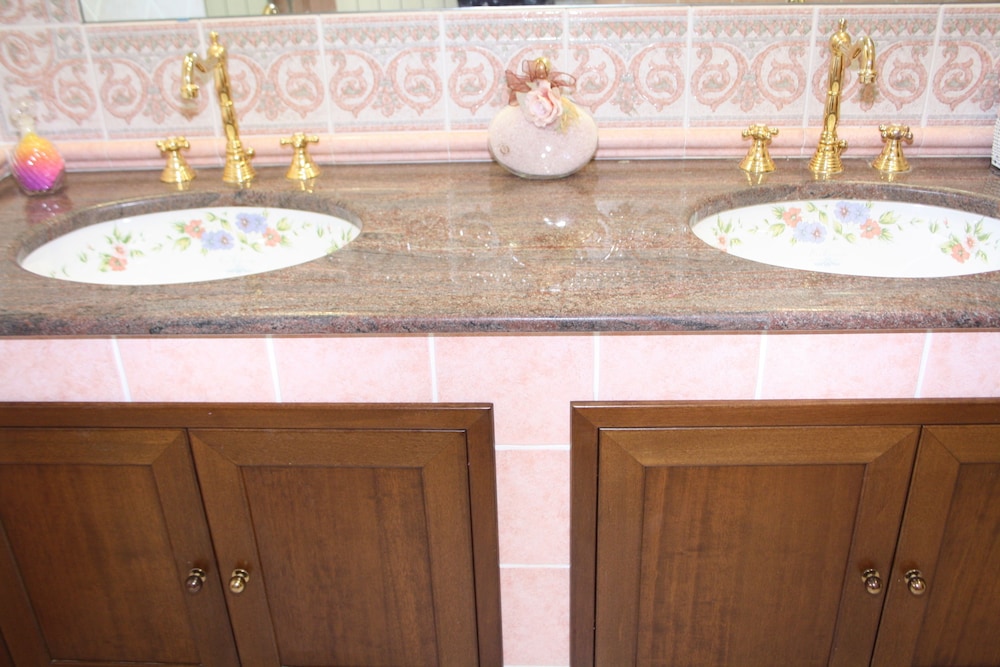 Luxury Double Room, Jetted Tub photo 3
