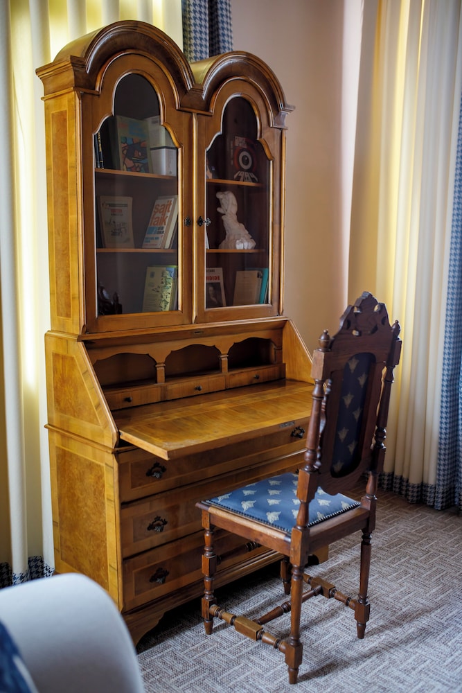 Hunter Suite photo 2