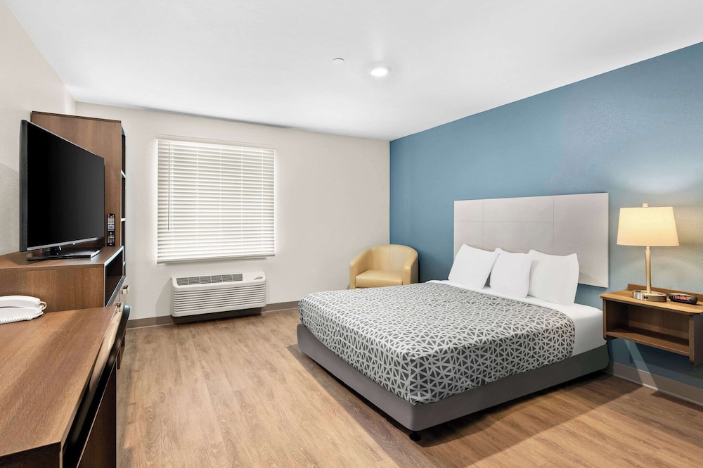 Room, 1 Queen Bed, Accessible, Non Smoking (Roll-In Shower)