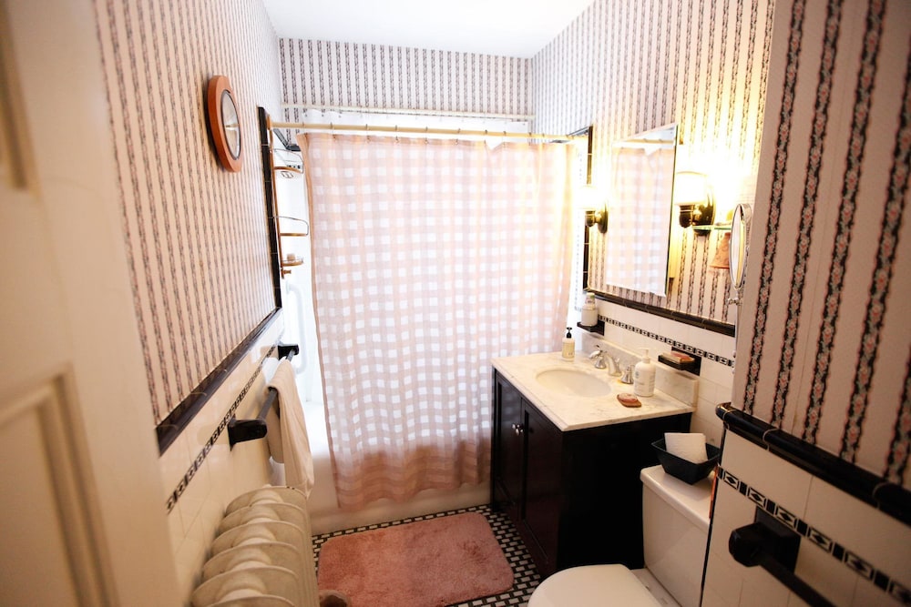 Standard Room, 1 Bedroom, Non Smoking (Katie's Room) Proof Of Vaccination REQUIRED photo 2