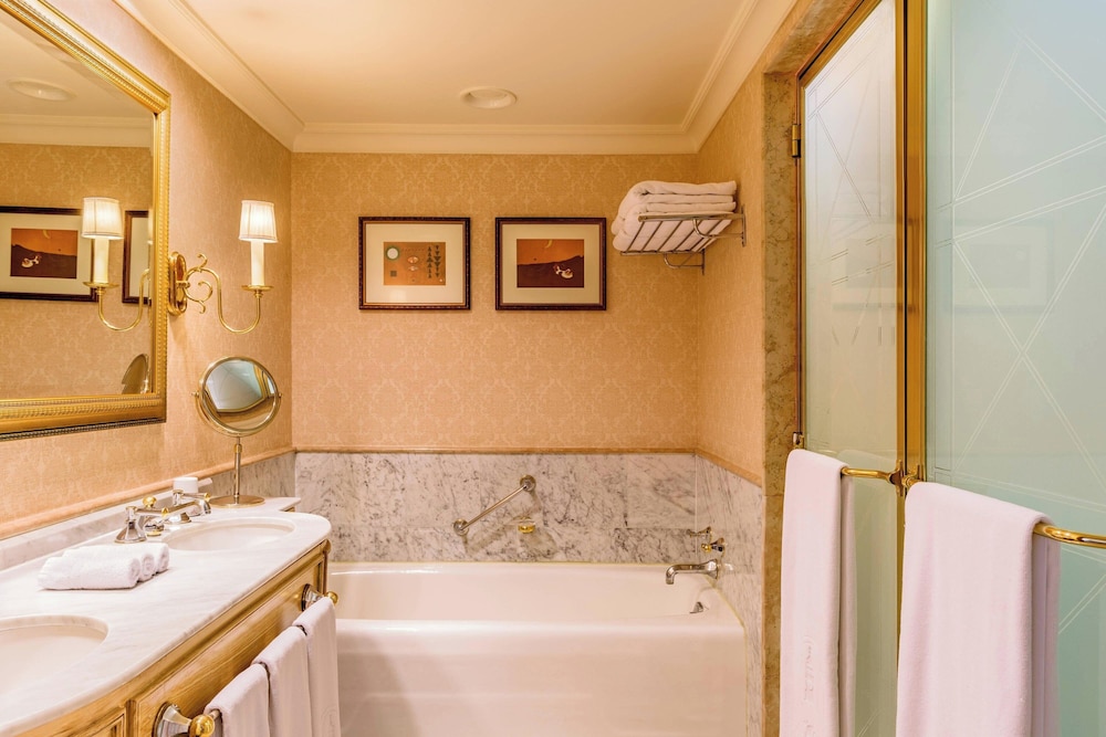 Grand Room, 2 Twin Beds thumbnail 6