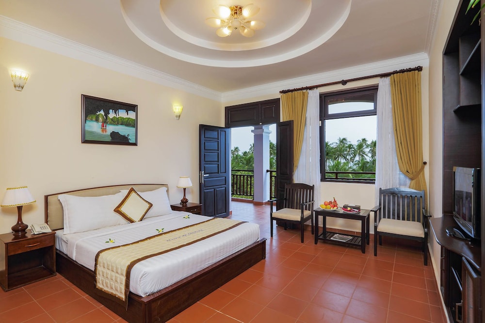 Deluxe Room, Pool View - Photo 4
