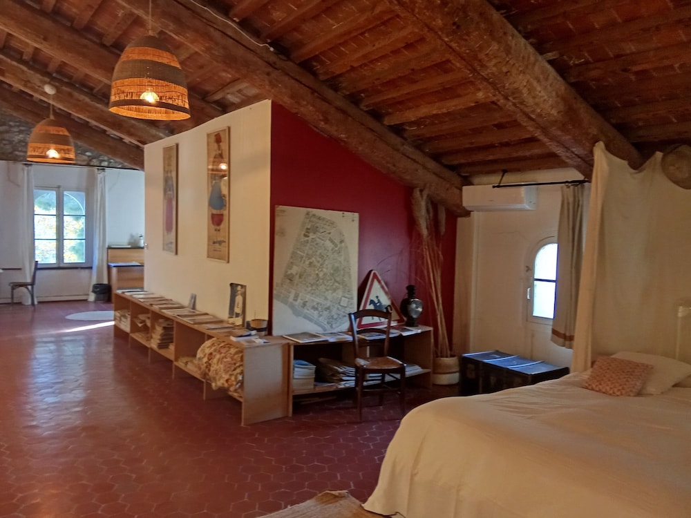 Gallery Room photo 3