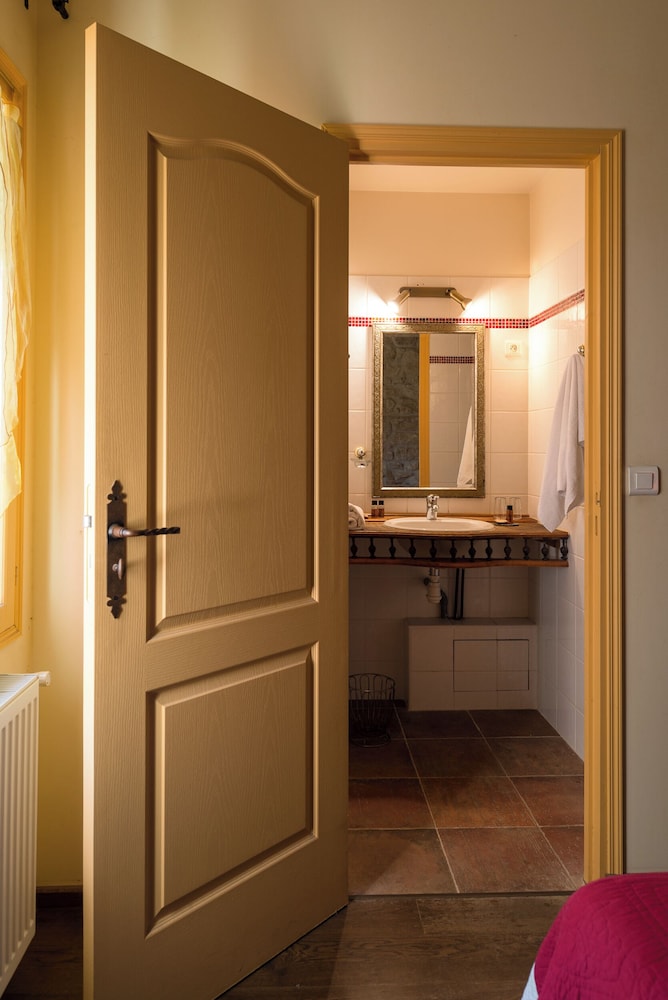 Double Room - Photo 7