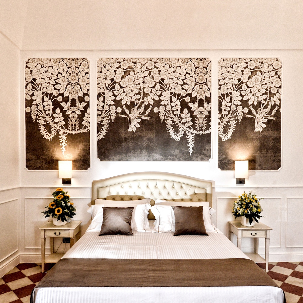 Premium Studio Suite, 1 King Bed photo 2