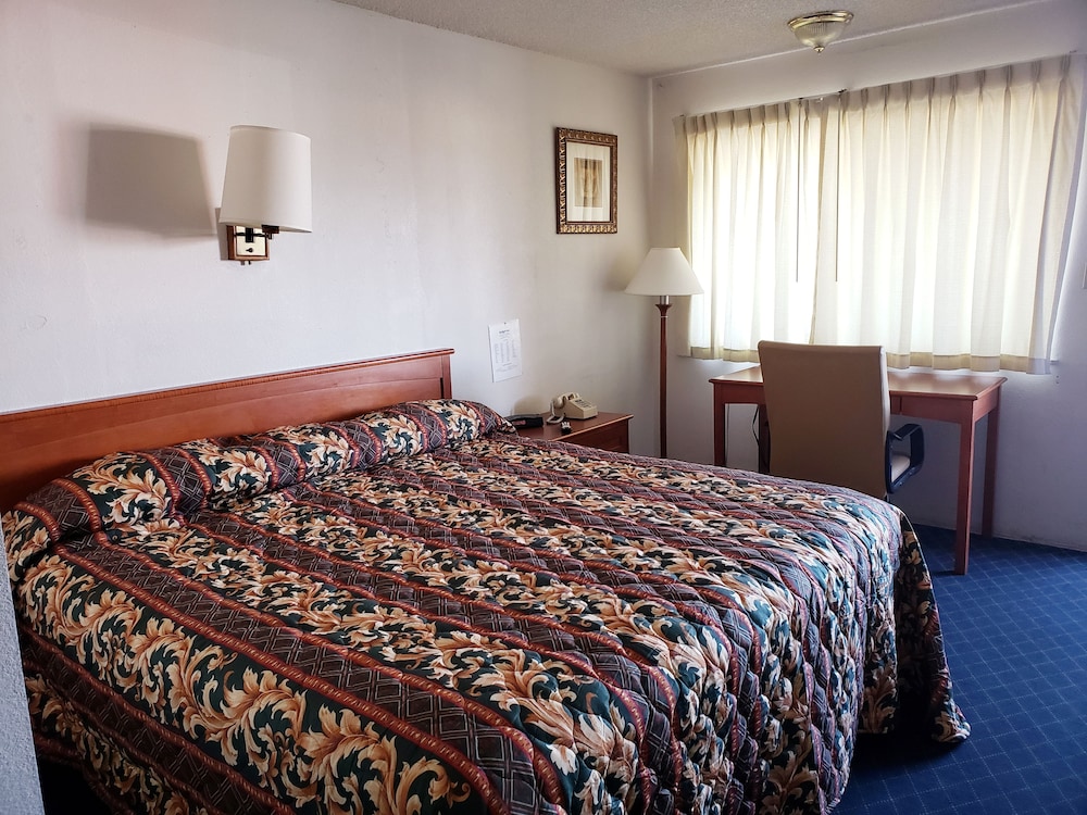 Standard Room, 1 King Bed, Smoking photo 2