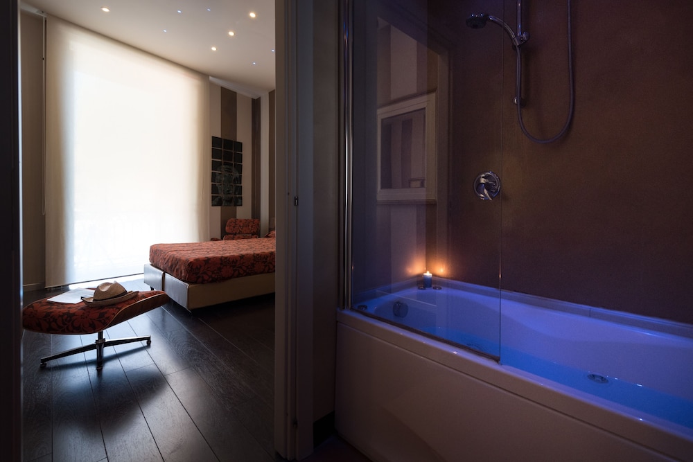 Classic Double Room, Jetted Tub, Partial Sea View - Photo 3