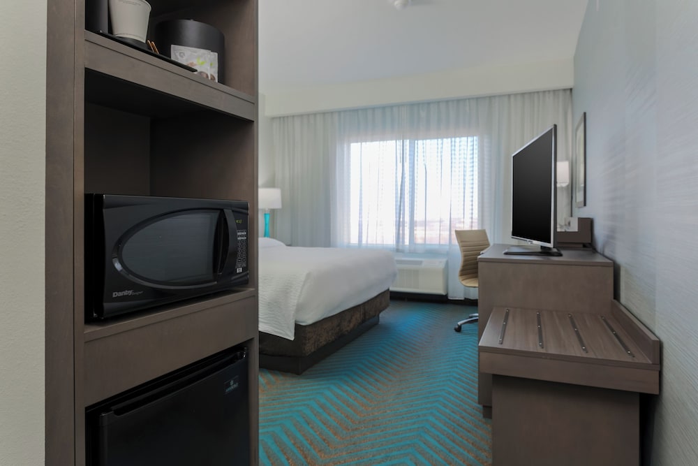 Room, 1 King Bed (Hearing Accessible)