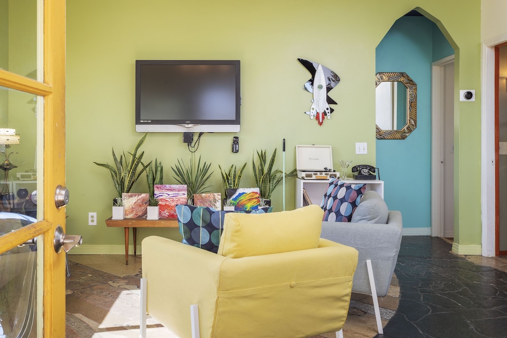 House, 2 Bedrooms