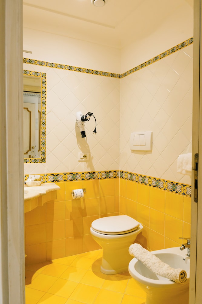 Superior Triple Room, Balcony, Sea View - Photo 10