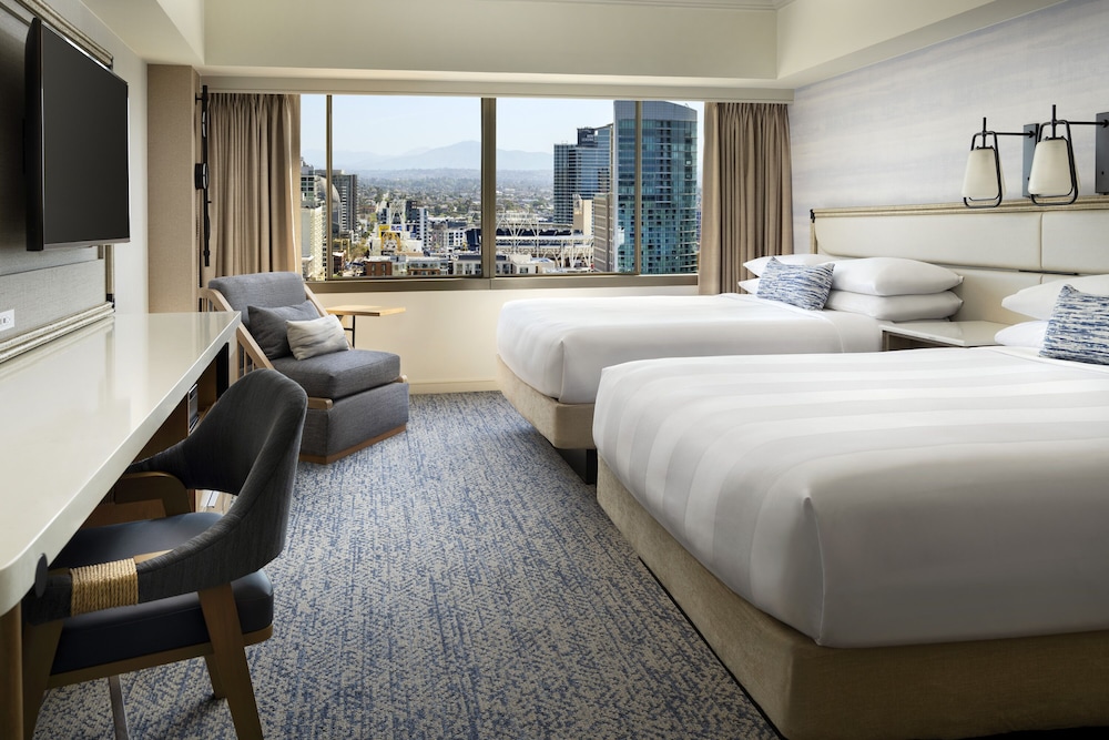 Room, 2 Queen Beds, City View (Hearing Accessible)