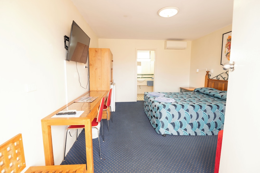 Motel Room - Double photo 3
