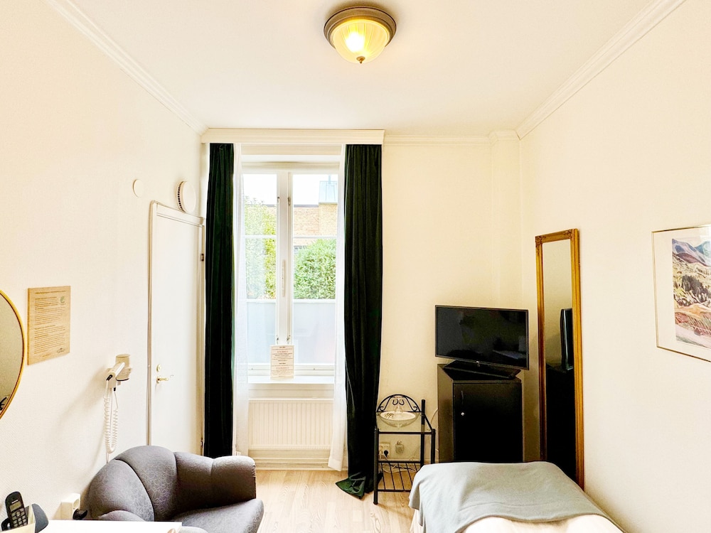 Standard Single Room, 1 Twin Bed, Private Bathroom photo 3