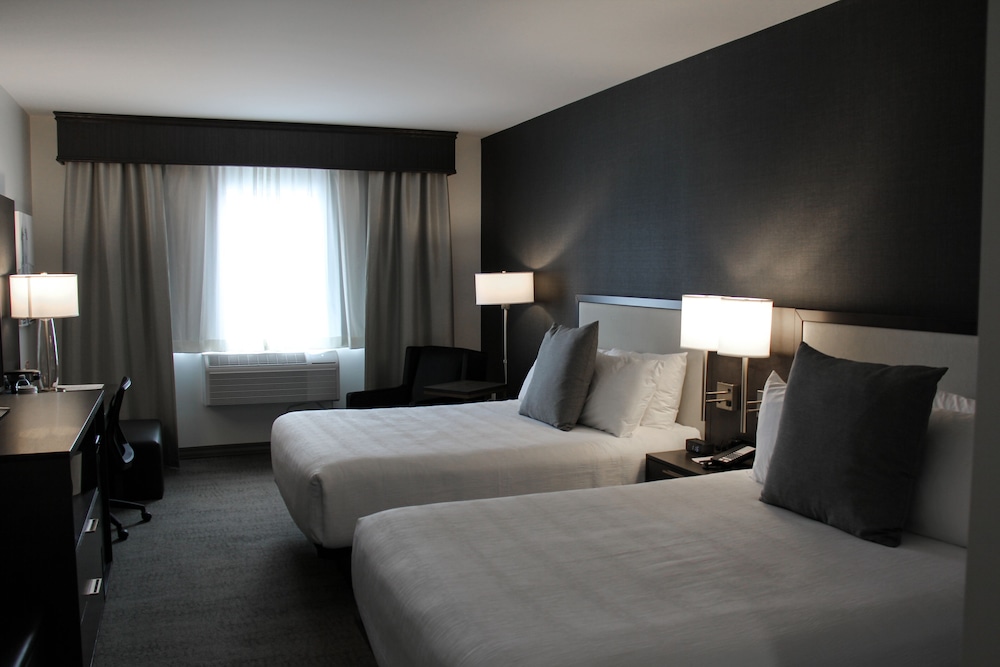 Standard Room, 2 Queen Beds, Refrigerator & Microwave - Photo 2