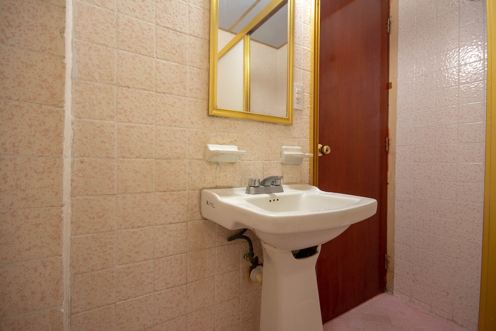 Standard Triple Room - Photo 7
