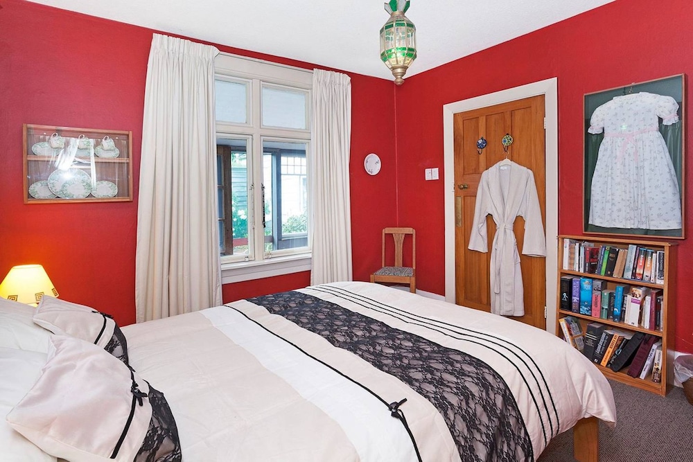 House, 2 Bedrooms