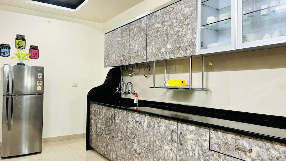 Standard Apartment, 3 Bedrooms - Photo 3
