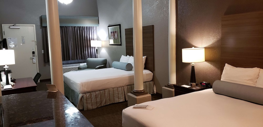 Suite, 2 Queen Beds, Accessible, Non Smoking (with Sofabed)