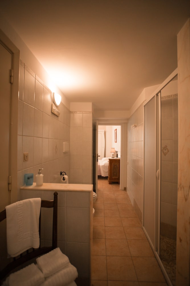 Double or Twin Room - Photo 10