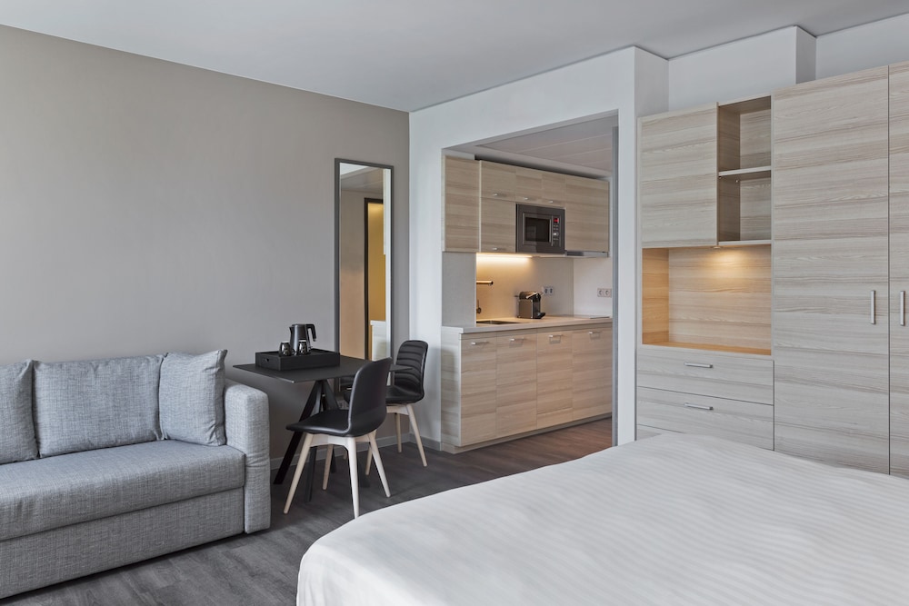 Studio, 1 Queen Bed with Sofa bed