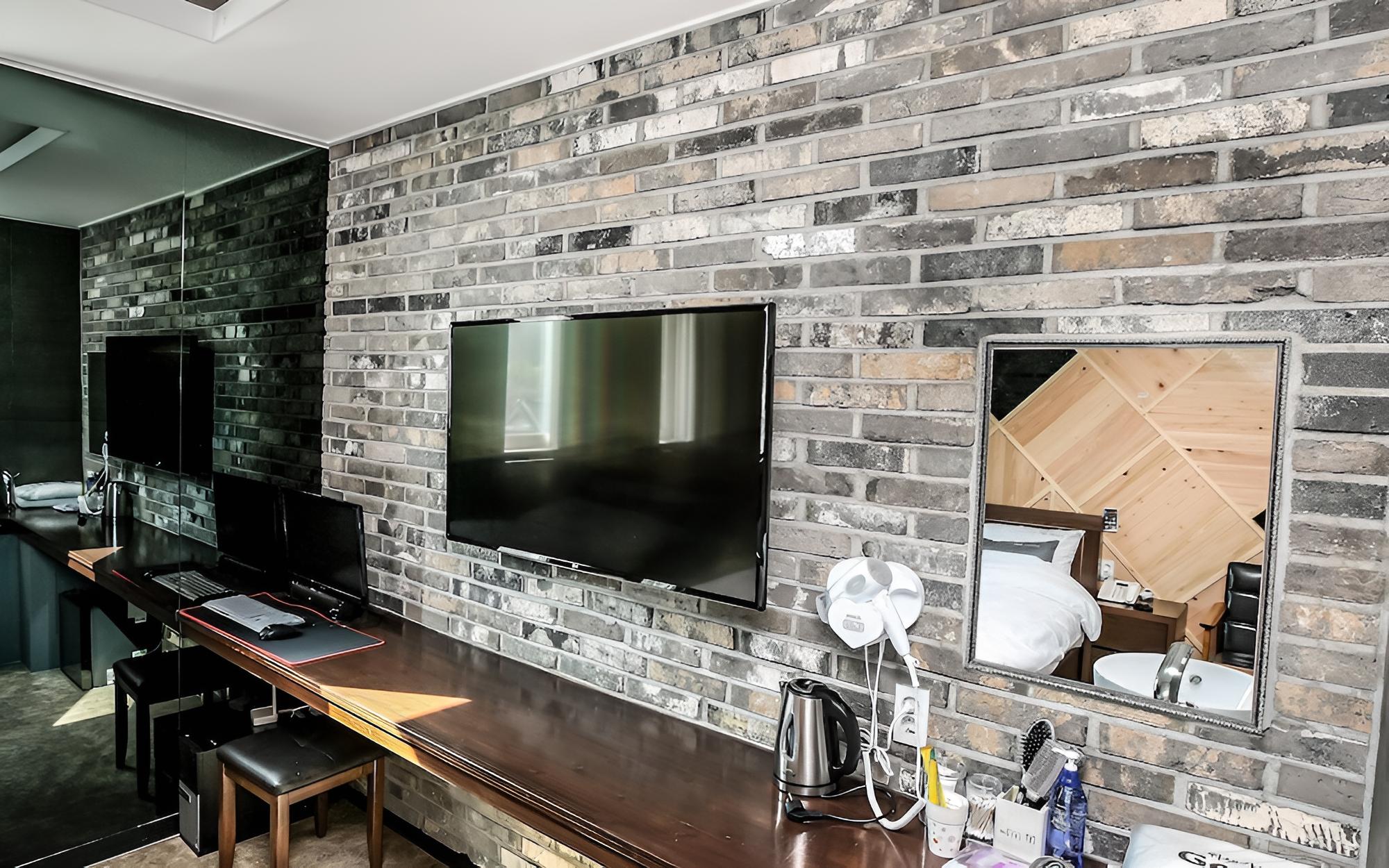 Room (Standard Room) - Photo 15