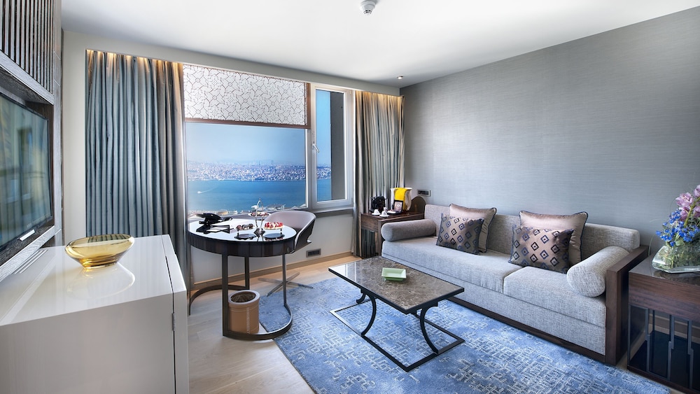 Bosphorus Suite, Lounge Access photo 3