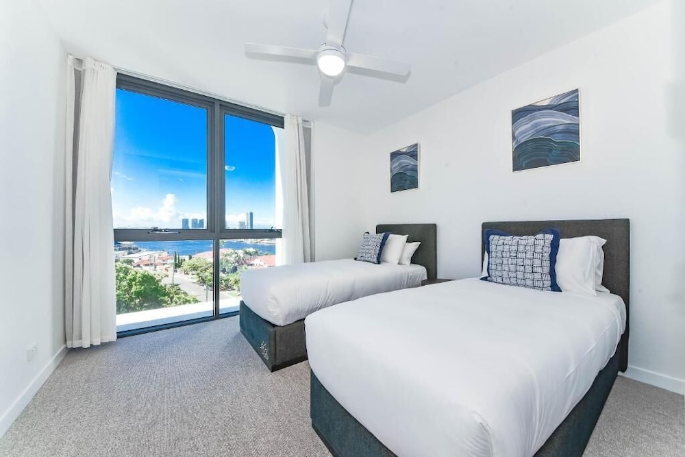 Exclusive Apartment, Canal View
