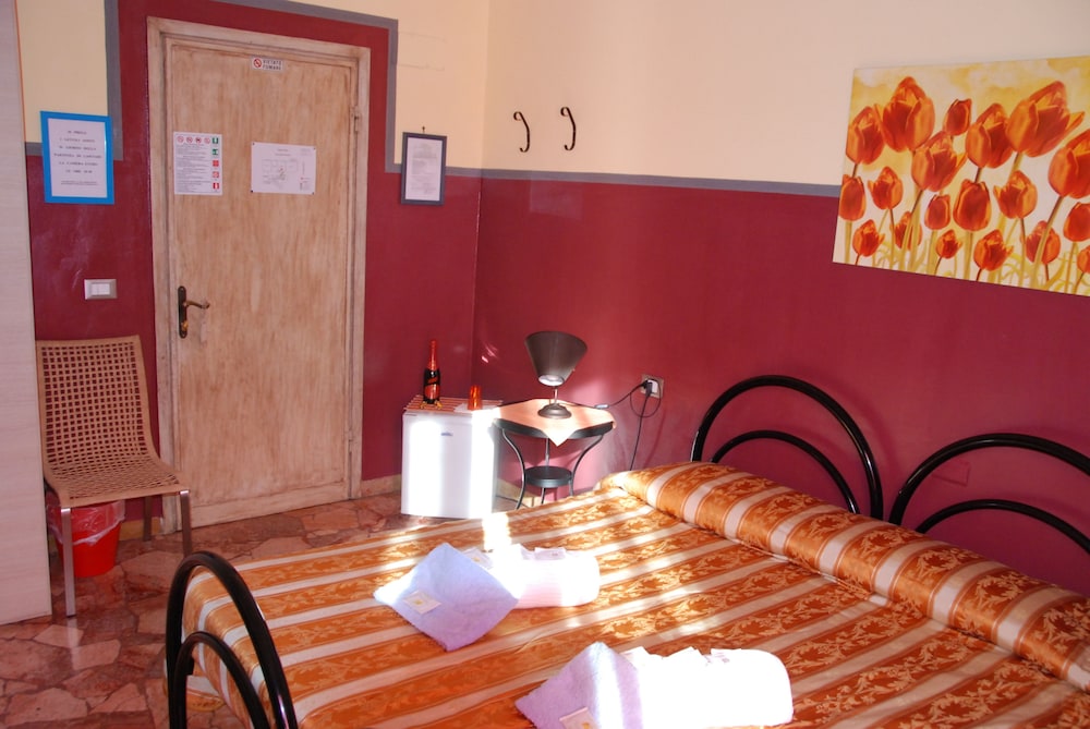 Standard Triple Room, Private Bathroom (External) photo 3