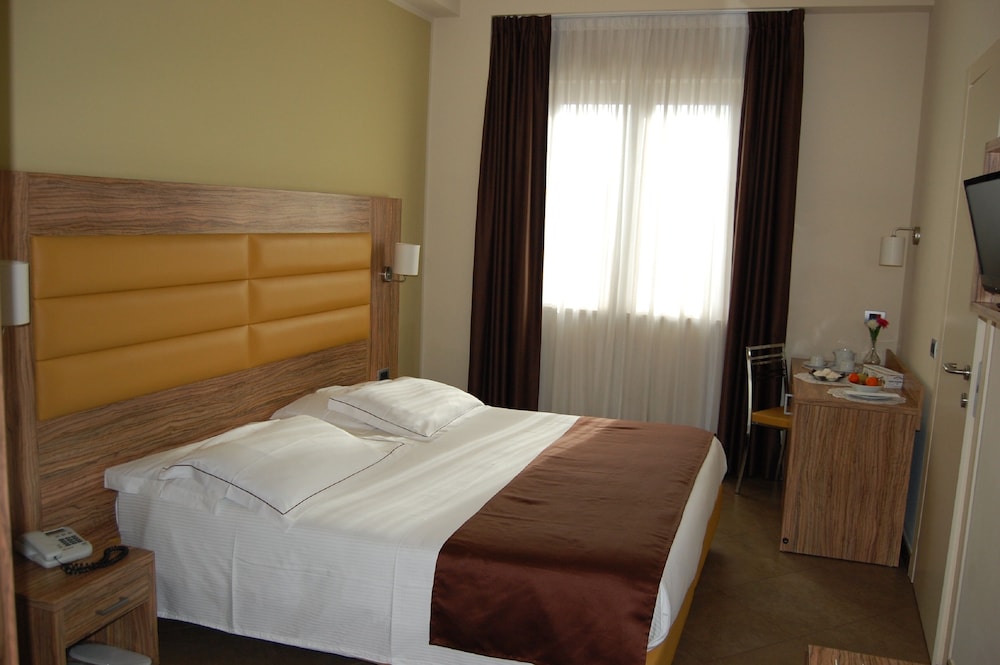 Standard Double or Twin Room photo 1