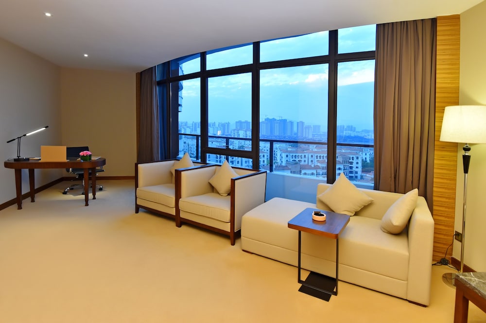 Deluxe King Room photo 3