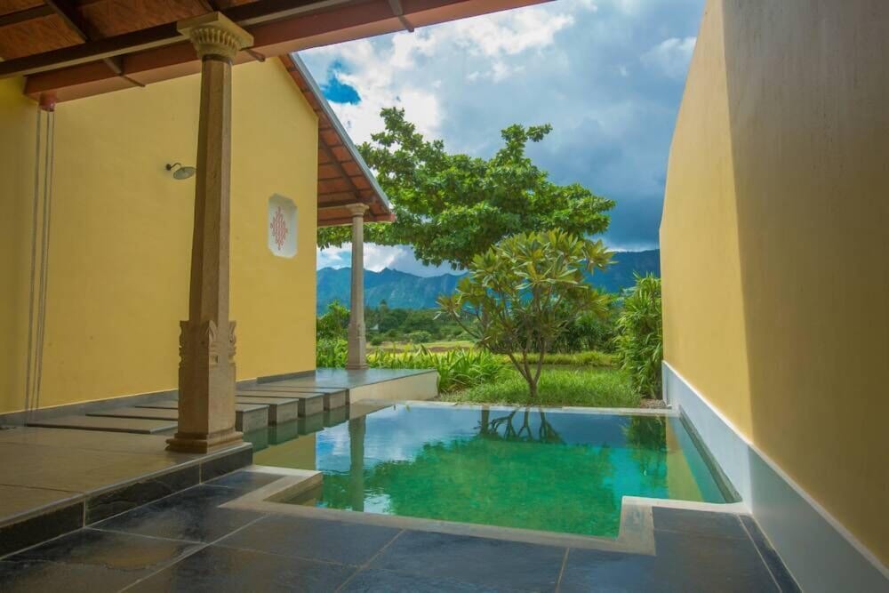 Mountain Facing Pool Cottage photo 2