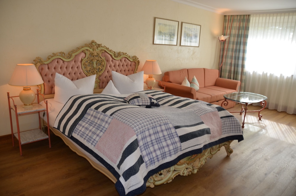 Traditional Double Room, 1 King Bed, Non Smoking photo 1