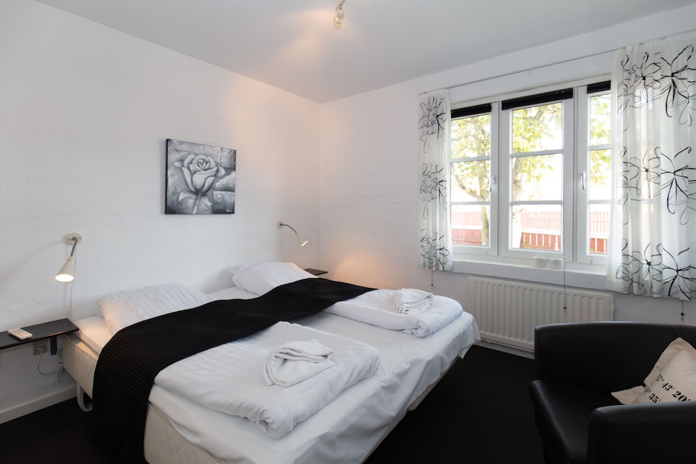 Standard Double Room, Private Bathroom (Skråvej 10) - Photo 3