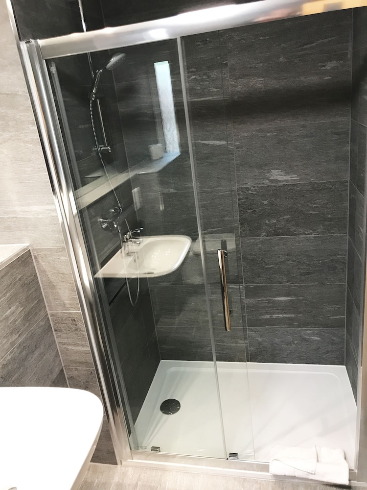 Standard Double or Twin Room - Photo 5
