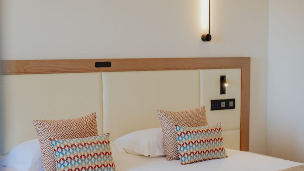Superior Room, Sea View - Photo 2