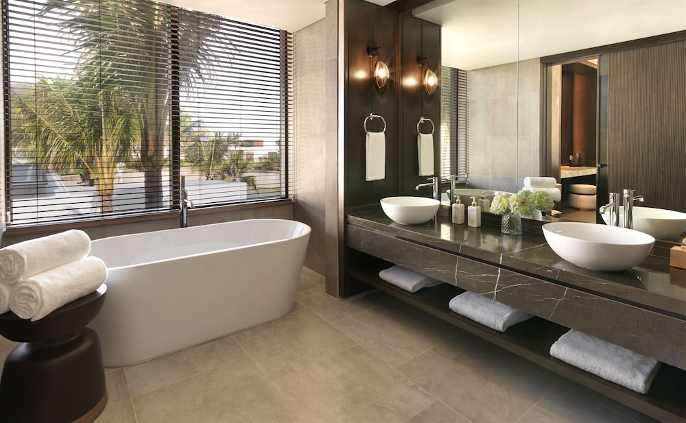 Lagoon Room