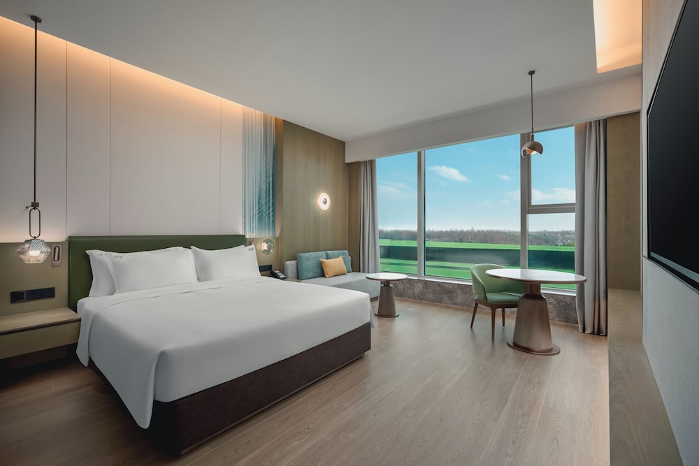 Premium Room, 1 King Bed, Accessible