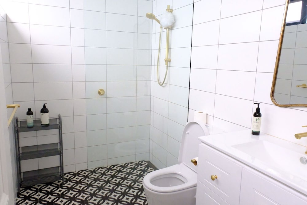 Semi Double Room (Shared Bathroom) photo 2