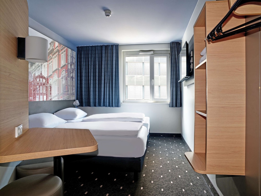 Twin Room - Photo 4