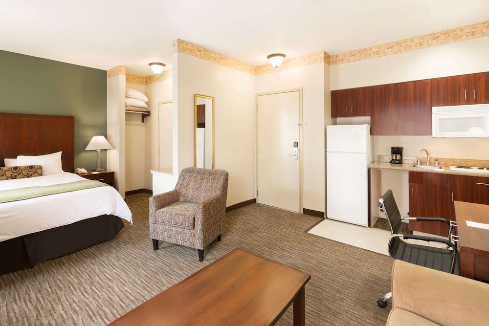 Suite, 1 Queen Bed, Accessible, Non Smoking - Photo 5