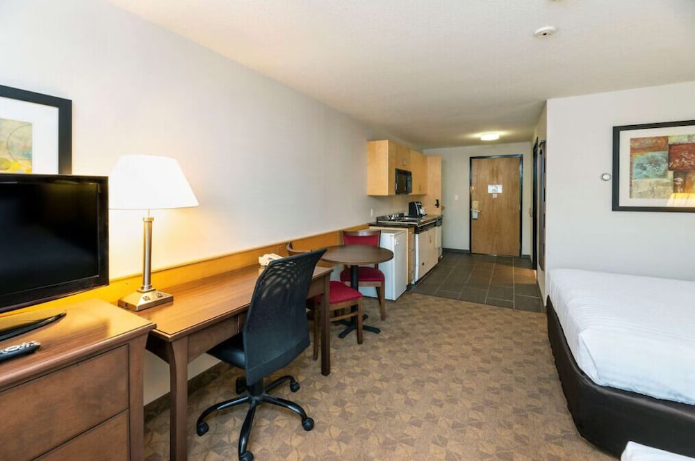 Deluxe Studio, 2 Queen Beds, Kitchenette