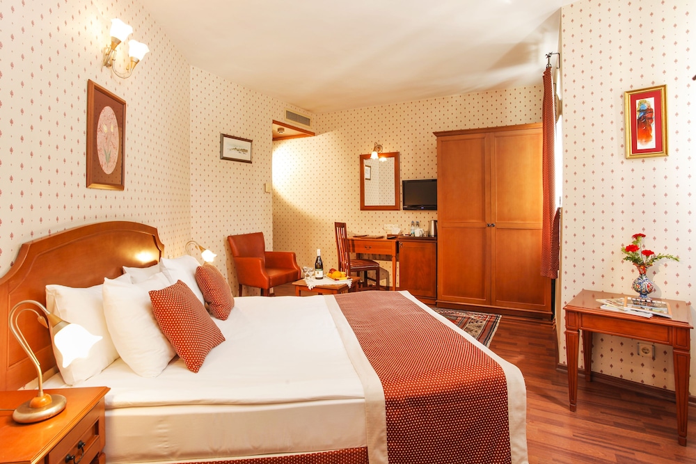 Standard Room, 1 King Bed, Sea View photo 1