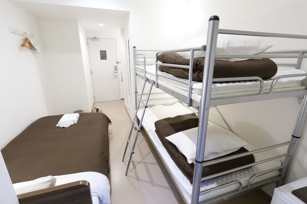 Economy Triple Room, Non Smoking, Shared Bathroom (1 bunk bed and 1 single bed) photo 1