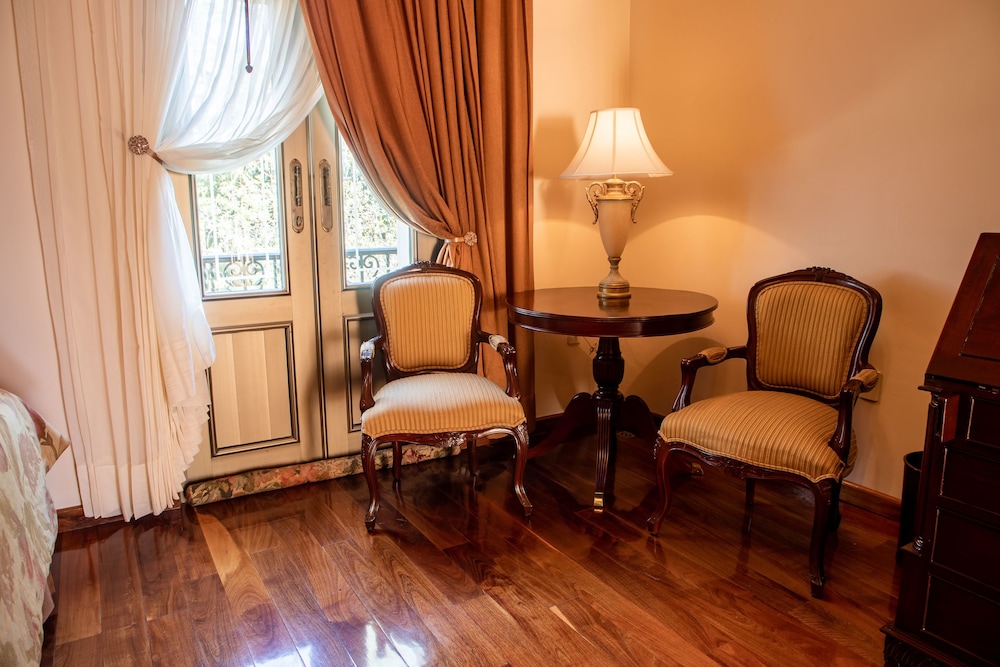 2 Bedroom Deluxe Suite. photo 3