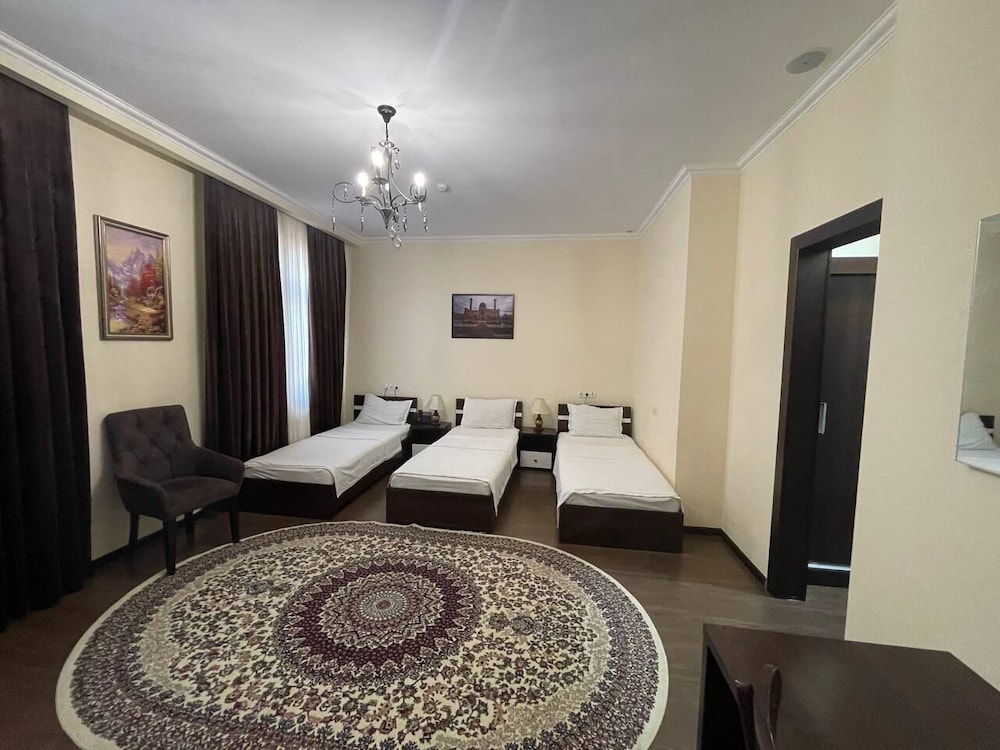 Classic Triple Room - Photo 1